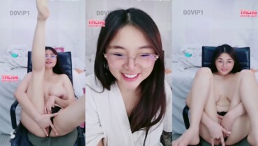 THLive สาวแว่นน่าเย็ดไลฟ์สดเสียงไทยชัด น้องนั่งเขี่ยหีบนเก้าอี้อย่างเสียวเลย หน้าตาโคตรสวยเลยน่าโดนเย็ดคาเก้าอี้จริงๆ
