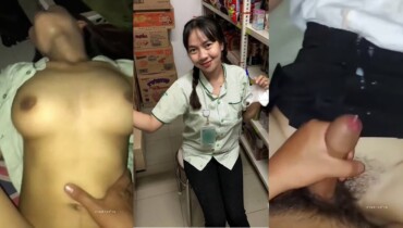 สาว7-11 โดนจับเย็ดคาชุดหลังร้าน แม่งโคตรเด็ดเลย สงสัยจะเงี่ยนมากแล้วขี้เกียจกลับบ้านเย็ดแม่งหลังร้านฟินๆควยเลย ครางอย่างเสียวเย็ดสดด้วย