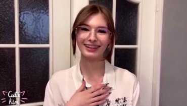 cutie_kim น้องคิมสาวแว่นหน้าหมวยโดนแฟนจับเย็ดซอยหีน้องเย็ดสดก่อนเอามาแตกใส่ปาก หน้าตาติ๋มๆแบบนี้ไม่คิดว่าน้องจะเย็ดเก่งขนาดนี้เสียวจัดเลย