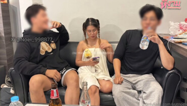Onlyfans Yutnoey น้องเนยสวิง 2-1 กับหนุ่มคู่เทพงานดีโดนจับล้วงหีจนแฉะ ก่อนที่จะเอาควยกระแทกเข้าไปในหีแบบไม่ยั้ง